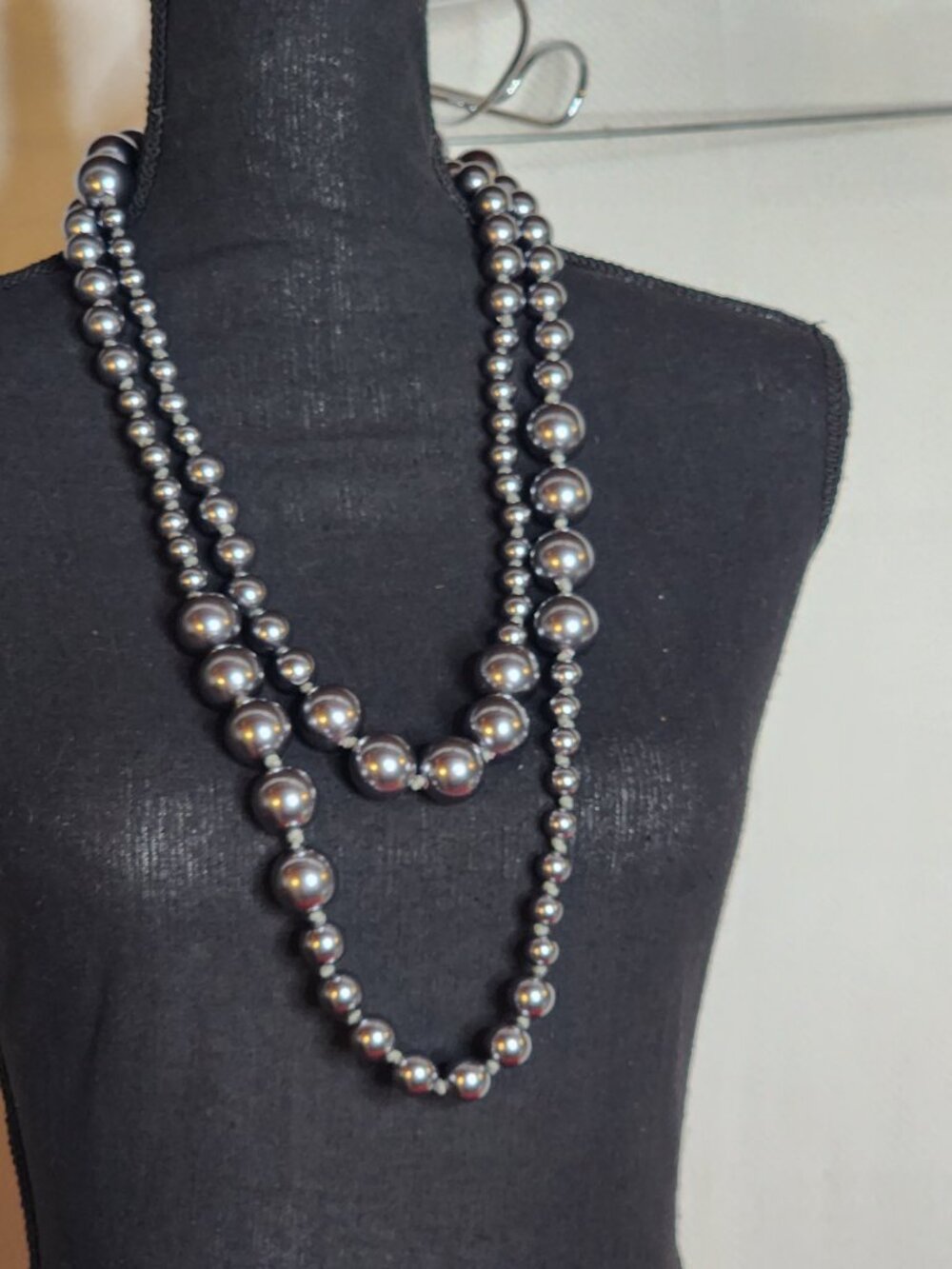 Chico's Extra Long 66" Flapper Gray Silver Graduated Bead Unisex Knot Necklace - Picture 4 of 16